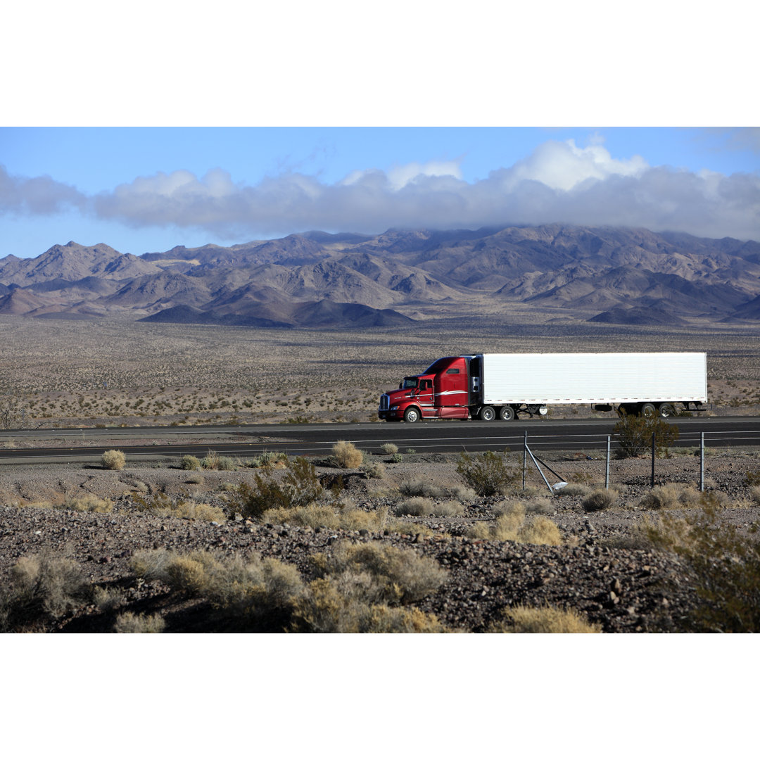 Red And White Semi Traveling von Constantgardener - No Frame Kunstdrucke auf Leinwand