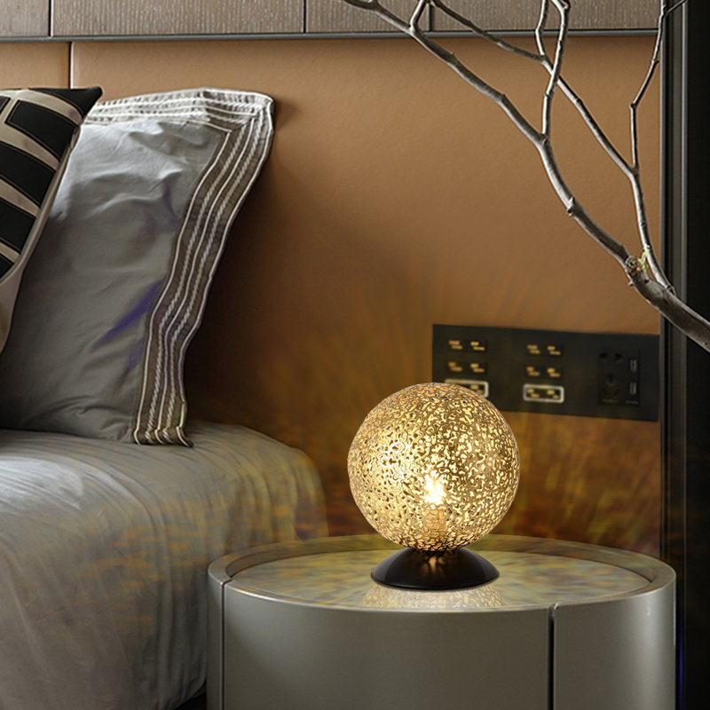Lampe de table en métal Hollowed Ball