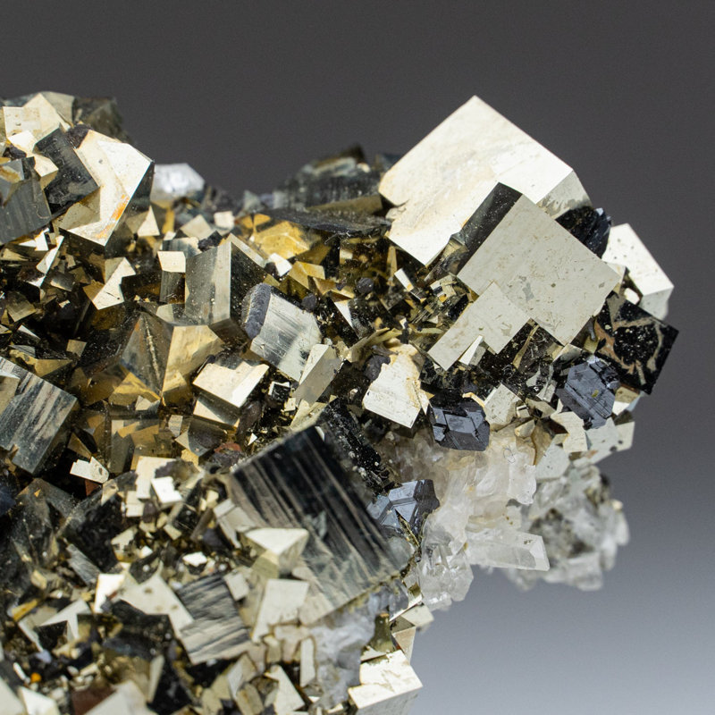 Pyrite avec sphalérite du Madan, Rhodope, bulgarie