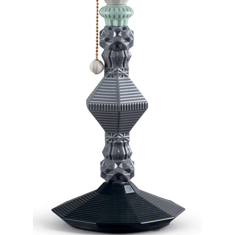 Belle de Nuit 23" Table Lamp, Black