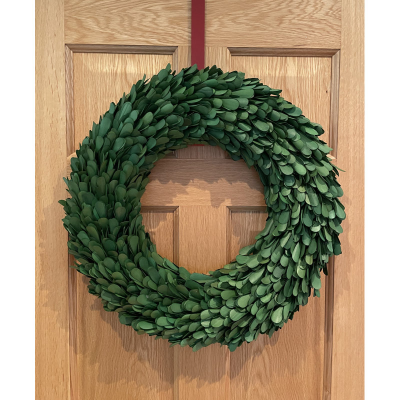 Dried Lillies 54cm Wreath