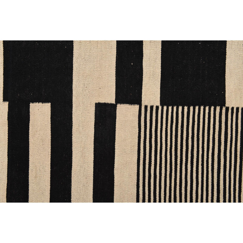 Tapis noir et blanc 5 pi 9 po x 7 pi 9 po Pinkerton