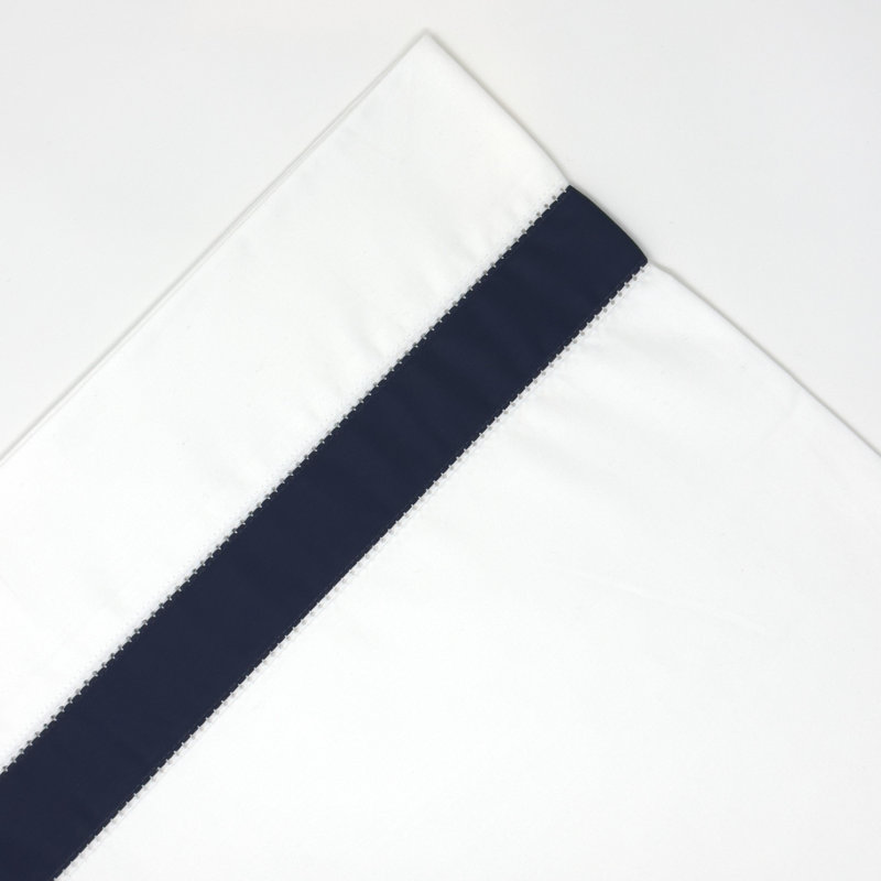 Ensemble de draps en coton à ourlet bordé à longues fibres 525 fils Pointehaven, Queen Sheet Set, Blanc / bleu nuit