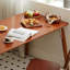 Table de salle à manger de style français-397553640