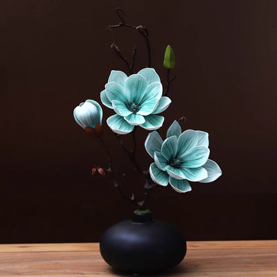 Décoration de fleurs simulées