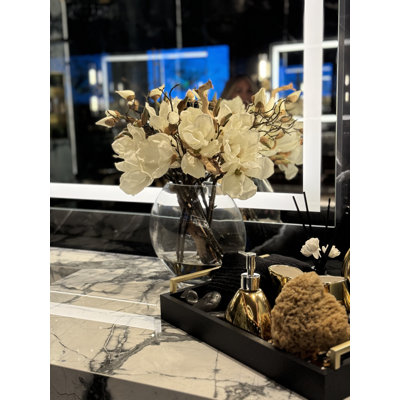 Arrangement de magnolia dans un vase
