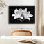 Impression sur toile monochrome Madonna Lily-100705196