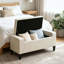 Banc de rangement moderne avec repose-pieds