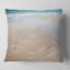 Oreiller en cristal à ondes de mer claires sur un coussin de plage-29366697-29339370