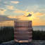 Bougeoirs en verre rose irisé