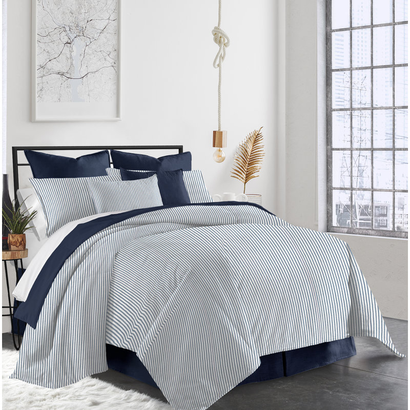 Gesto Comforter Set, Super King Comforter + 2 Shams + 2 Throw Pillows, White/Navy