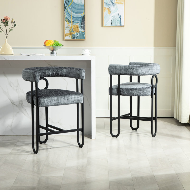 De 1 tabouret de bar en chenille gris moderne. Structure en métal, coussin de siège épais, courbé pour un siège confortable dans un tabouret d'entrée - revêtement, pieds noirs, îlot de cuisine stable, pub, espace club