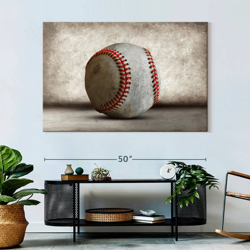«Worn Out Baseball», reproduction sur toile, H 34 po x l 51 po x P 1,25 po