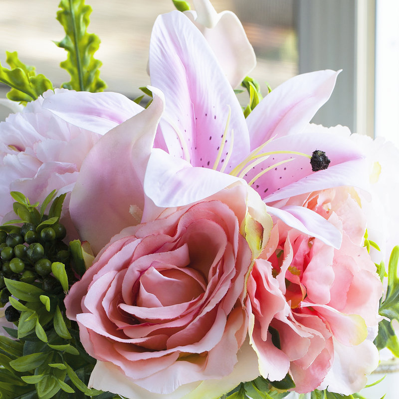 Arrangement floral rose dans un vase