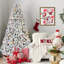 Arbre de Noël enneigé 6 pi avec 350 lumières UL colorées et 36 pommes de pin naturelles - 888 pointes en PVC enneigées, branches articulées, support en métal stable, installation facile-2096879469