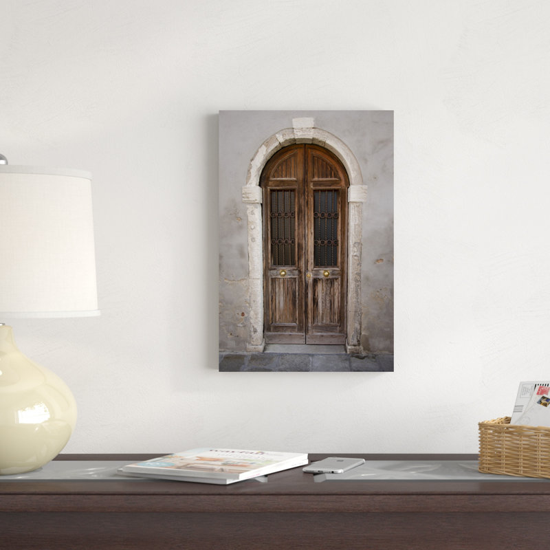 «Windows and Doors of Venice IV» par Laura DeNardo - photographie sur toile tendue, H 18 po x l 12 po