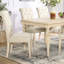 Meuble télé de style urbain - finition câblée blanche, pieds en bois, unité de divertissement pratique, finition de table d'horloge chic 30h x 64w 38d