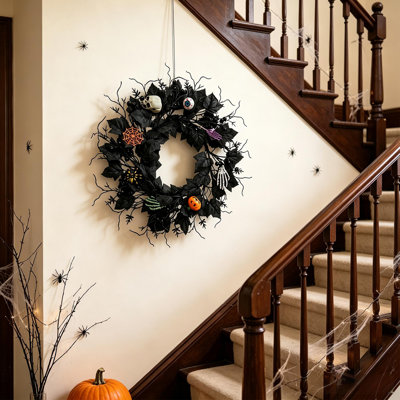Couronne d'Halloween artificielle de 50 cm avec feuilles d'érable noires, décoration gothique et effrayante pour porte d'entrée avec crâne, œil, araignée, citrouille, squelette et main, couronne artificielle légère pour fête d'Halloween à l'intérieur ou à l'extérieur.