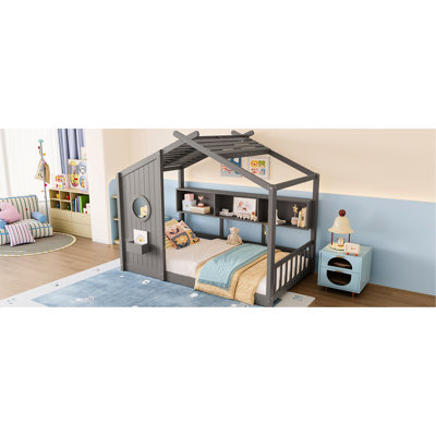 Lit de jeu gris pour lit simple avec tablette de rangement et bordures arrondies, blocs de construction sur le toit