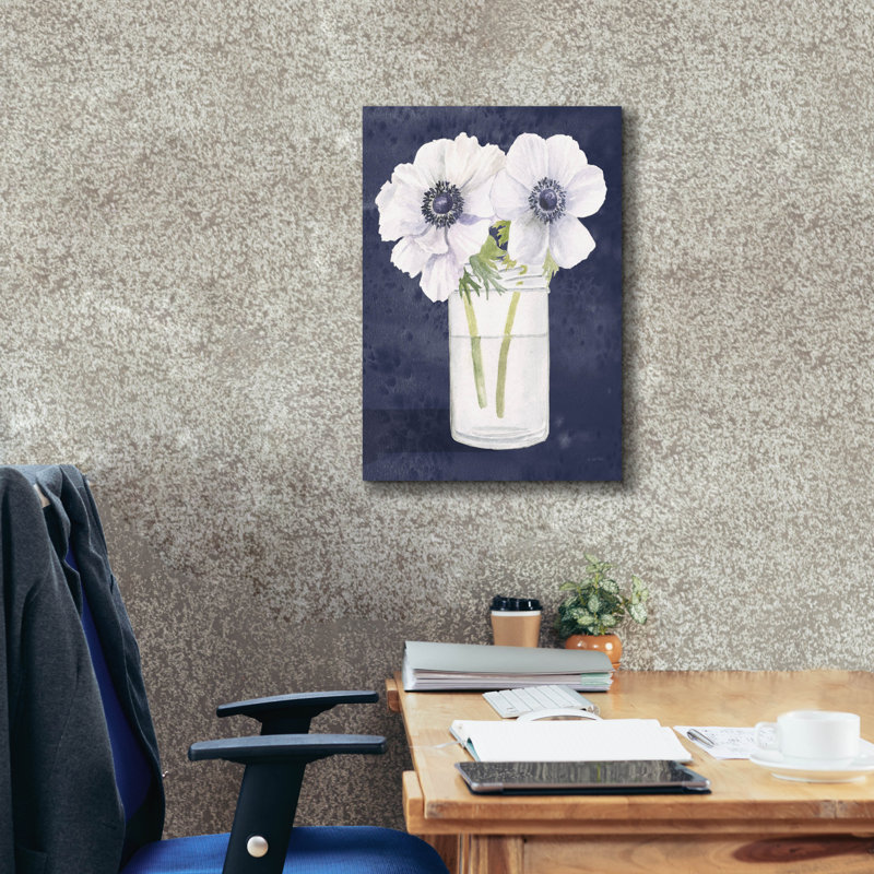 «Tranquil Blossoms 1 Navy C» par James Wiens, art mural sur toile, H 26 po x l 18 po