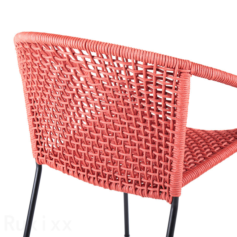 Chaise de salle à manger intérieure / extérieure empilable en acier avec corde rouge brique - ensemble de 2