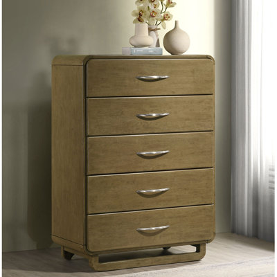 La commode et la commode verticales maximisent l'espace vertical avec des compartiments faciles d'accès pour l'organisation de la chambre à coucher