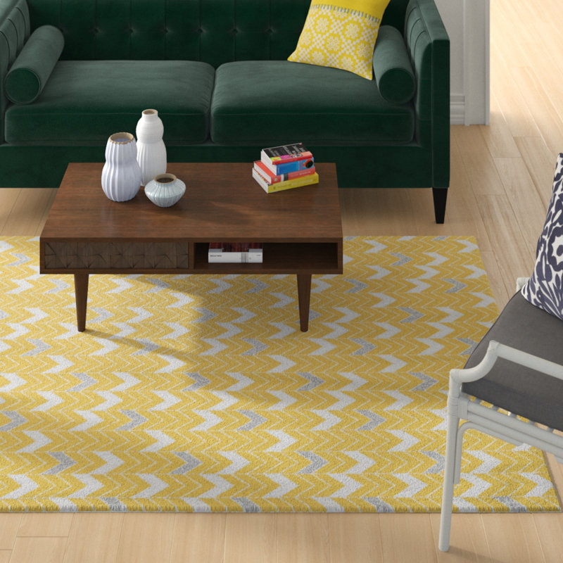 Tapis jaune à motif de rayures à chevrons Stephenie, Rectangle 5 pi x 7 pi