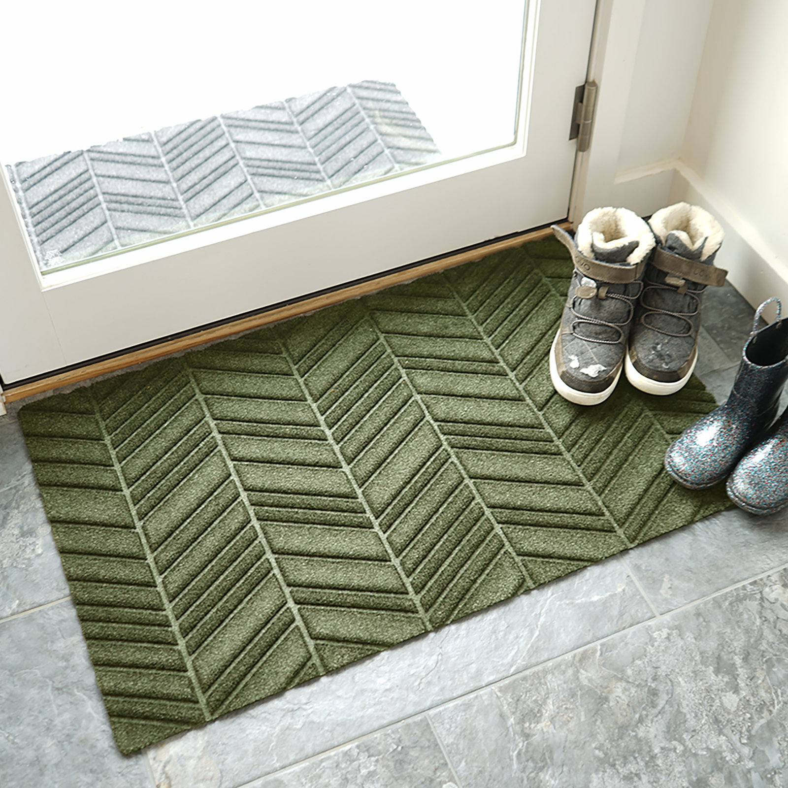 WaterHog Luxe In Vein Non-Slip Doormat, 21.5" W x 35" L, Olive