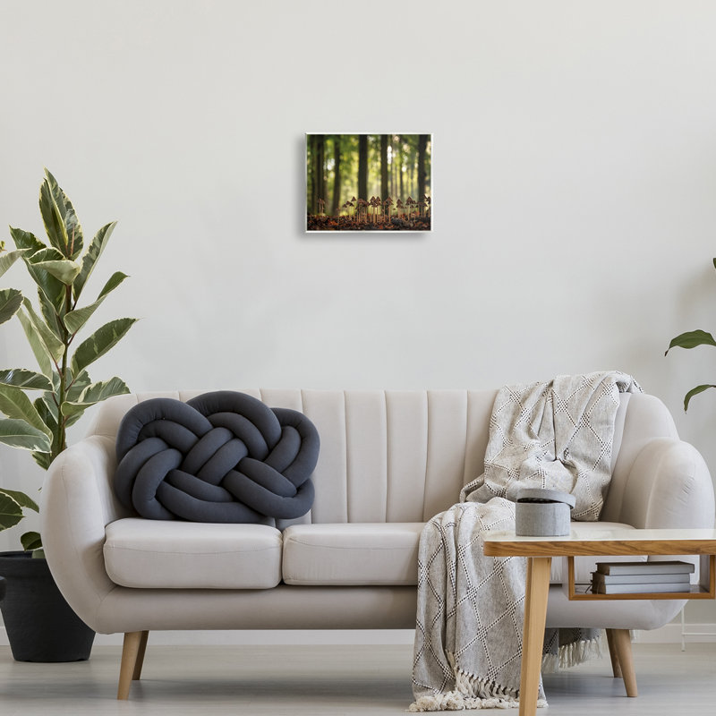 «Mushroom Sprouts in Forest», art mural par Martin Podt