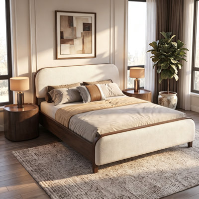 Cadre de lit plateforme Yelton Modern Boucle avec tête et pied de lit arrondis, pieds en pin pour une chambre à l'ambiance feutrée