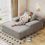 Chaise longue surdimensionnée en fausse fourrure moelleuse, idéale pour une détente confortable et un décor de salon élégant, gris