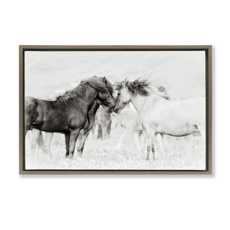 «Heartfelt Horses in Neutrals», art mural encadré sur toile flottante, design par PHBurchett, H 21 po x l 31 po