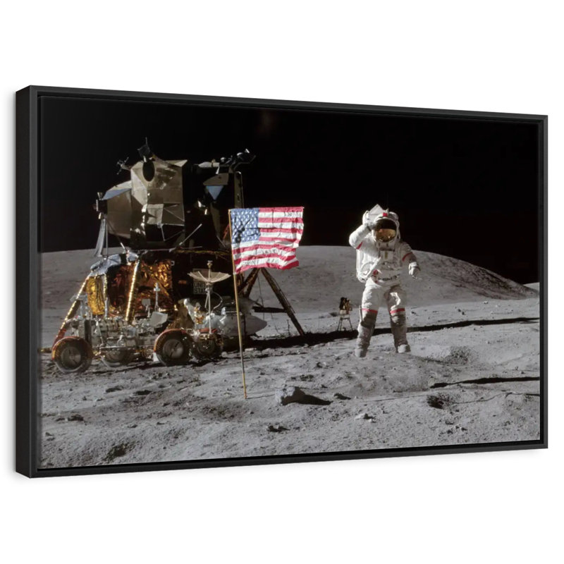 Homme sur la lune IV, 43 po x 29 po, Cadre flottant noir