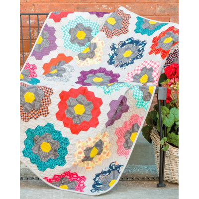AccuQuilt English Paper Piecing Hexagon 1 in. Finished Sides Fabric and Paper Cutting Die