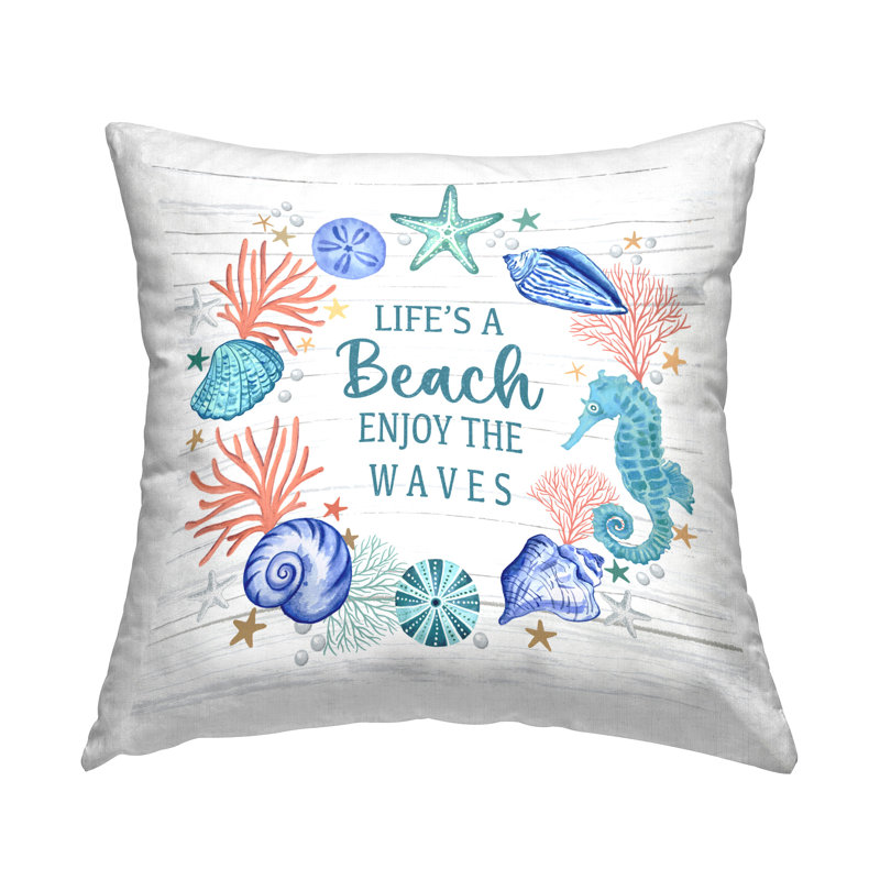 Design de coussin décoratif en forme de couronne Enjoy The Waves Wreath par Sharon Lee