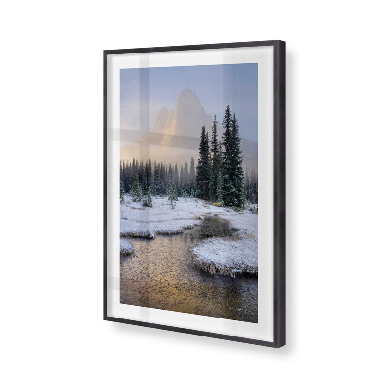 Imprimé roulé Winter's Calm Mountain, Cadre en zinc patiné, H 15,25 po x l 12,25 po x P 1,25 po
