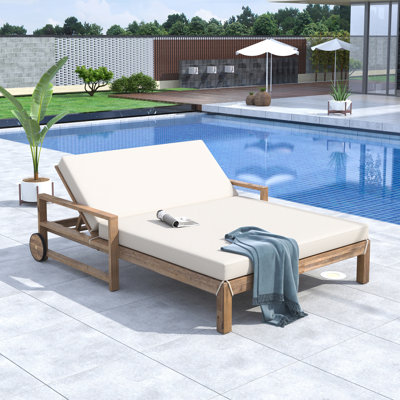 Lit de jour d'extérieur en bois de style campagnard 1 pièce pour une détente ultime avec 2 personnes au bord de la piscine