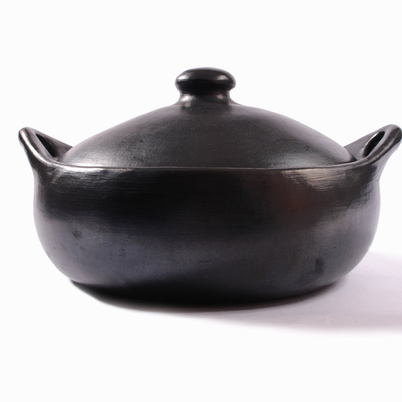 Medium Black Clay Casserole with Lid, 3 Quarts