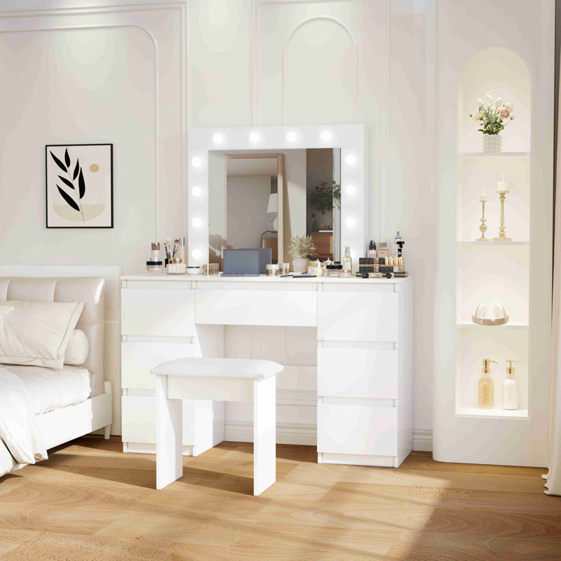 Grandes tables de coiffeuse avec miroir et lumière