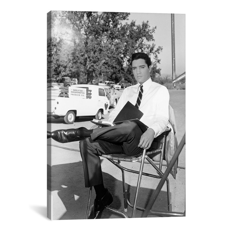 Elvis Presley, assis en affaires, reproduction de photo sur toile, H 18 po x l 12 po x P 1,5 po