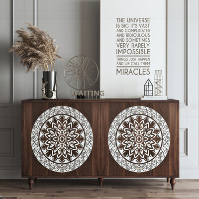 Buffet bohème à 4 portes, style milieu du siècle, avec pieds surélevés, idéal pour l'entrée, la salle à manger ou le salon.