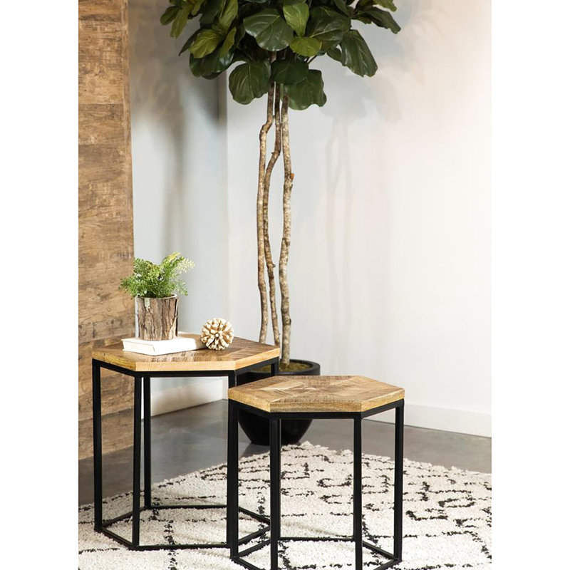 2 tables gigognes rustiques avec dessus en bois naturel et noir, pieds en épingle en métal pour le salon principal