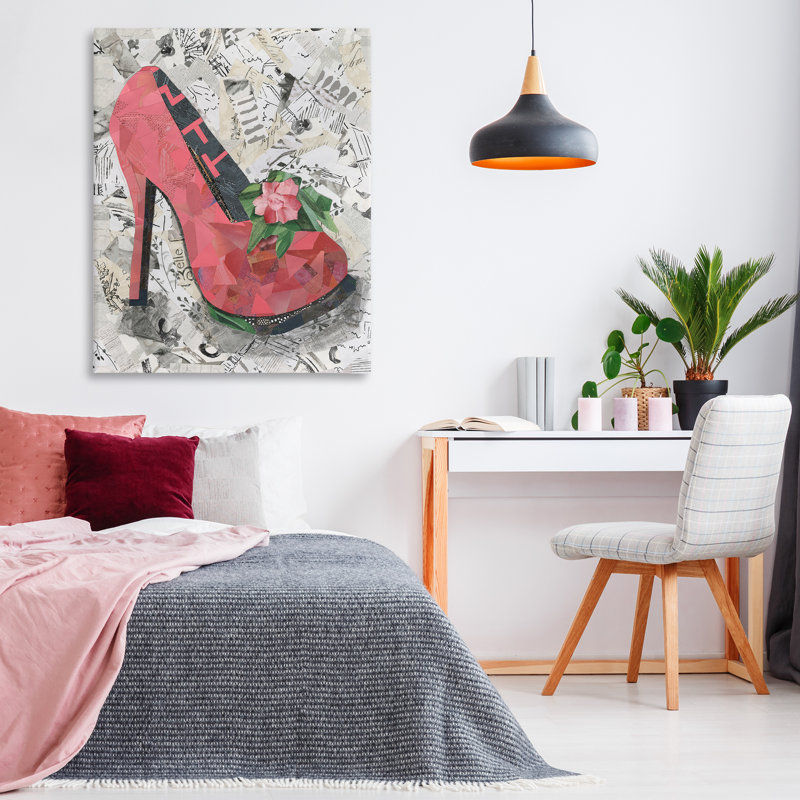 «Collage Pink Heel» par Coco Good, H 48 po x l 36 po