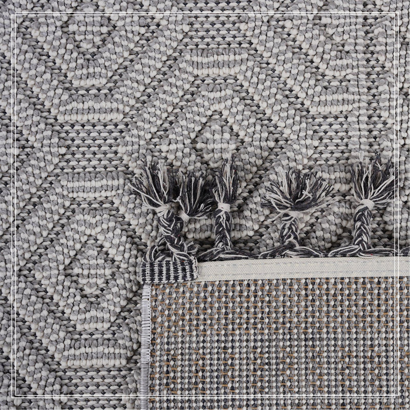 White /Geometric Indoor/Outdoor Area Rug, Rectangle 6'7" x 7'9"