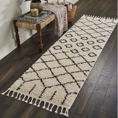 Tapis géométrique ivoire / noir en polypropylène tissé à la machine