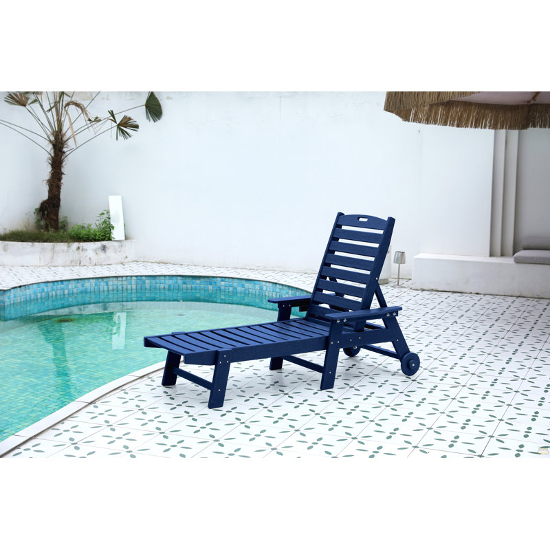 Chaise longue d'extérieur avec texture en bois, Marine