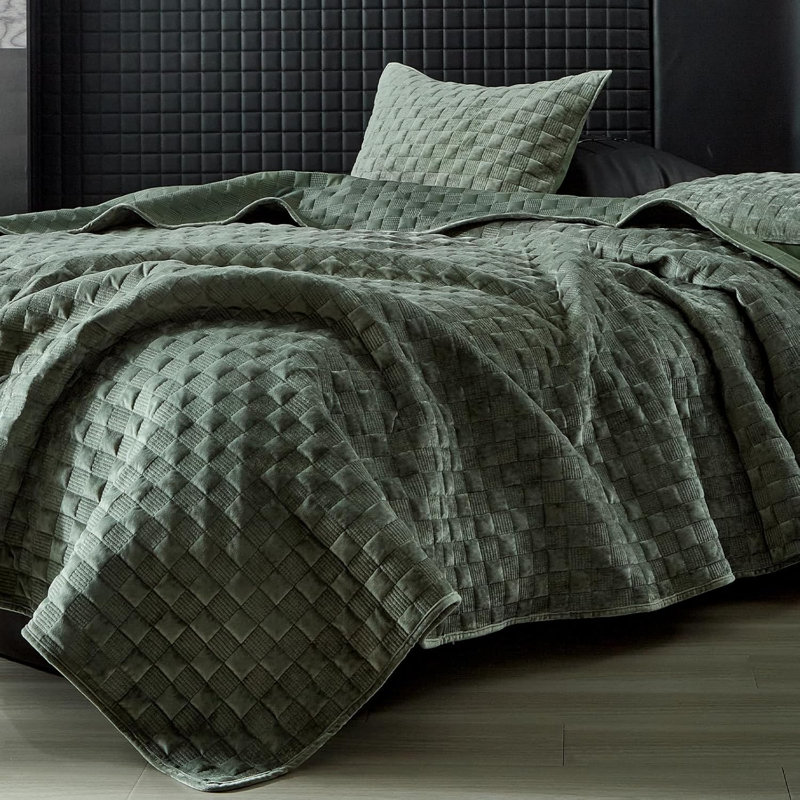 Zera MJ Velvet Coverlet/Bedspread with Pillowcases, Queen Coverlet/Bedspread + 2 Standard Pillowcases, Green
