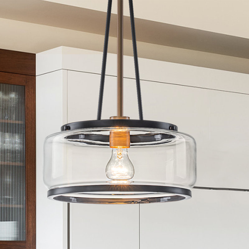 Le luminaire suspendu en verre à 1 lumière Akima se transforme en plafonnier semi-encastré.