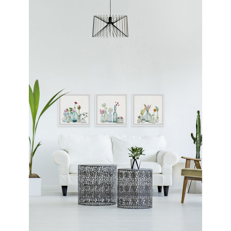 Triptyque de bouteilles florales, L 32 po x H 32 po