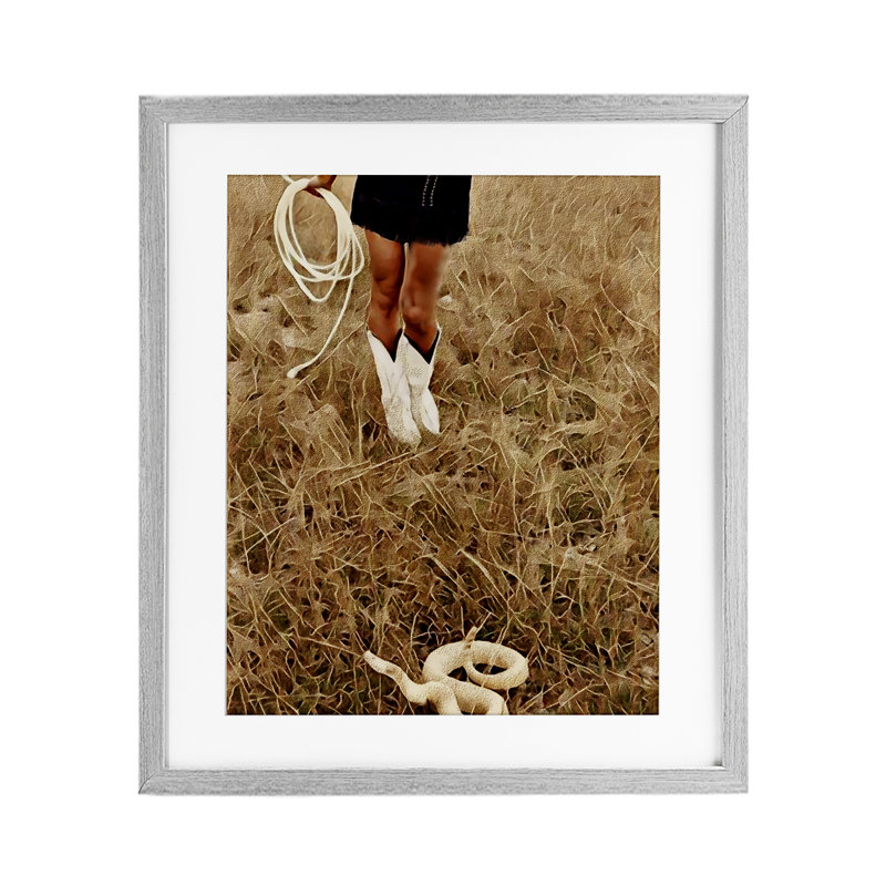 «With Her Lasso & Snake», reproduction imprimée sous verre, conception de Jesse Keith, Cadre de ferme gris, H 21 po x l 17 po
